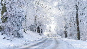 Силни ветрове и сняг в края на седмицата