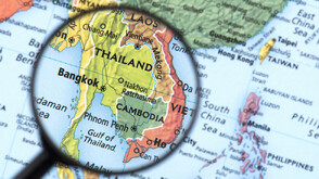 Тайланд бомбардира границата с Камбоджа, докато преговорите за прекратяване на огъня продължават