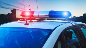 30 души нападнаха 5-ма полицаи в Париж