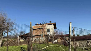 След ураганните ветрове: Семейство с две малки деца остана без покрив в пазарджишко село