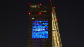 „Добре дошла, България“ грейна върху сградата на ЕЦБ във Франкфурт (СНИМКИ)