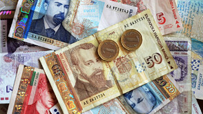 Българи капсулират левовете за вечни времена в рамка и албум