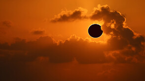 Тайните на първото документирано в историята пълно слънчево затъмнение