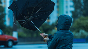 Бурният вятър продължава и в неделя