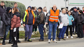 „Отнемането на живот е престъпление": Протест в Нова Загора след двойна смърт при катастрофа