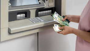 Първи официален работен ден в евро: Търговските банки отварят врати, обменят валута безплатно