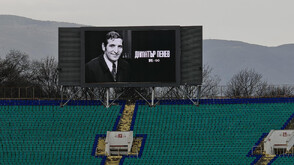 България се прощава с великия Димитър Пенев, "четата" му от САЩ'94 го изпрати със сълзи и аплодисменти