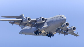 12 американски военни самолети кацнаха във Великобритания