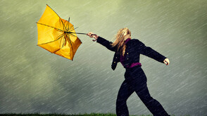 Край на топлите дни: Жълт код за силен вятър и обилни валежи