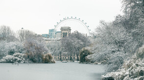 Зимна буря парализира Великобритания: Студ, сняг и транспортен хаос