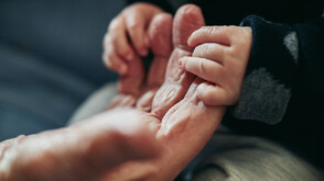 Бабинден е: Какви са традициите и обичаите от миналото до днес