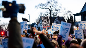 Служител на имиграционните власти в САЩ застреля жена в автомобила ѝ