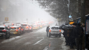 Силен снеговалеж затрудни трафика в София (ВИДЕО+СНИМКИ)