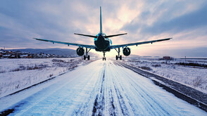 Зимното време и транспорта: Какви са критериите за безопасност и кога един полет не излита