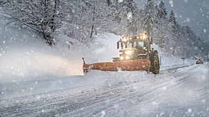 Продължава почистването на основни пътни артерии в София