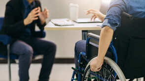 Увеличат помощите за хората с увреждания
