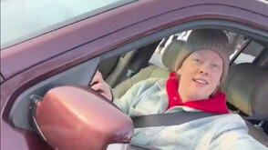 "Добре, приятелю. Не съм ядосана на теб": Ново видео показва момента преди агент на ICE да застреля Рене Гуд в Минеаполис