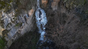 „Дотам и обратно”: Ледената прелест на Церовския водопад в Искърското дефиле