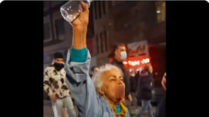 „Не се страхувам, мъртва съм от 47 години“: Ранена възрастна жена стана символ на бунта срещу режима в Иран