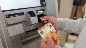 1,2 милиона тегления от банкомати в дните около Нова година