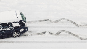 Студеното време заледи пътищата в Северна България