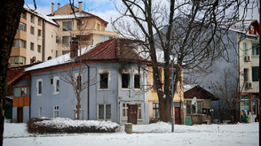 Двама души загинаха при пожар в къща в Габрово