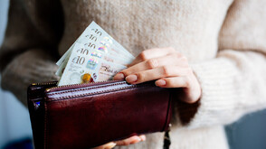 След най-мащабната измама със социални средства във Великобритания: Българска отново получава помощи