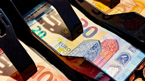 БНБ: Надрасканите евробанкноти не се възмездяват, а се задържат. Търговците да не ги приемат