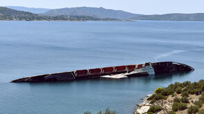 Баржа с над 1100 тона химически торове потъна край Свищов