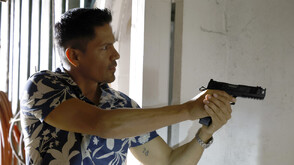 Магнум и Хигинс се връщат в колежа в „Магнум“