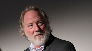 Актьорът Тимъти Бъсфийлд се предаде по обвинения в сексуално насилие над деца