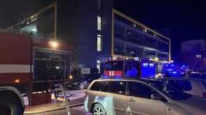 Пожар евакуира блок в Пловдив, възрастно семейство пострада (СНИМКИ)