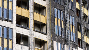 Пожар в столичния квартал "Витоша": Горят строителни материали