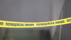 Навес падна върху трима души в София, работник загина