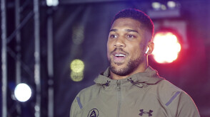 Антъни Джошуа с първа тренировка след тежката катастрофа с жертви в Нигерия (ВИДЕО)