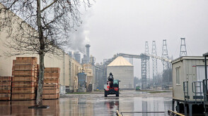 „Кроношпан“ внесе план за безопасно спиране на производствена линия във Велико Търново
