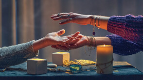 Ничия земя: Защо българинът ходи на врачка?