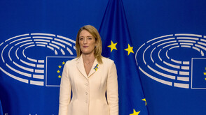 "Честито и добре дошли": Мецола откри пленарното заседание на ЕП с приветствие на България в еврозоната