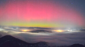 „Цветна“ нощ: Полярно сияние огря Европа, включително България (ВИДЕО)