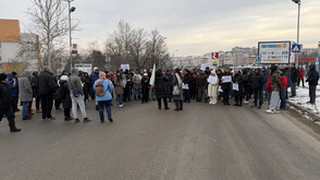 Протест срещу варовикова кариера затвори пътя София-Варна край Велико Търново (СНИМКИ)