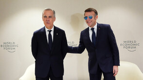 Заради заболяване или инцидент: Макрон се появи със слънчеви очила в Давос (ВИДЕО+СНИМКИ)