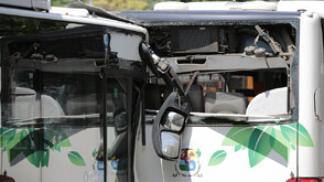 Автобус тръгна на заден ход и предизвика верижна катастрофа в София