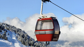 Пиян мъж изпочупи две от кабинките на въжения лифт в Боровец