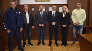 Сарафов награди трима полицаи за разкриването на обира на инкасо автомобил край Ихтиман (СНИМКИ)