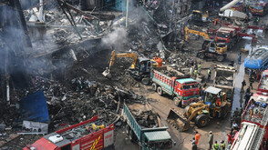 Огромен пожар в търговски център в Пакистан взе 55 жертви (ВИДЕО)