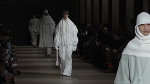 Модна къща "Исей Мияке" представи новата си колекция в Париж