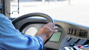 Агресия в София: Мъж удари и захапа шофьор на градския транспорт в „Красна поляна”