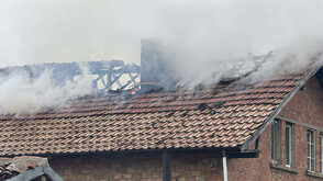 Къщи и склад за дърва горяха в Старозагорско