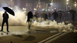 Сблъсъци и арести на митинг в Тирана