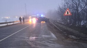 Шестима пострадали при челен удар на два автомобила на пътя Русе–Кубрат